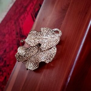 Elegant Gold Leaf Hair Clip